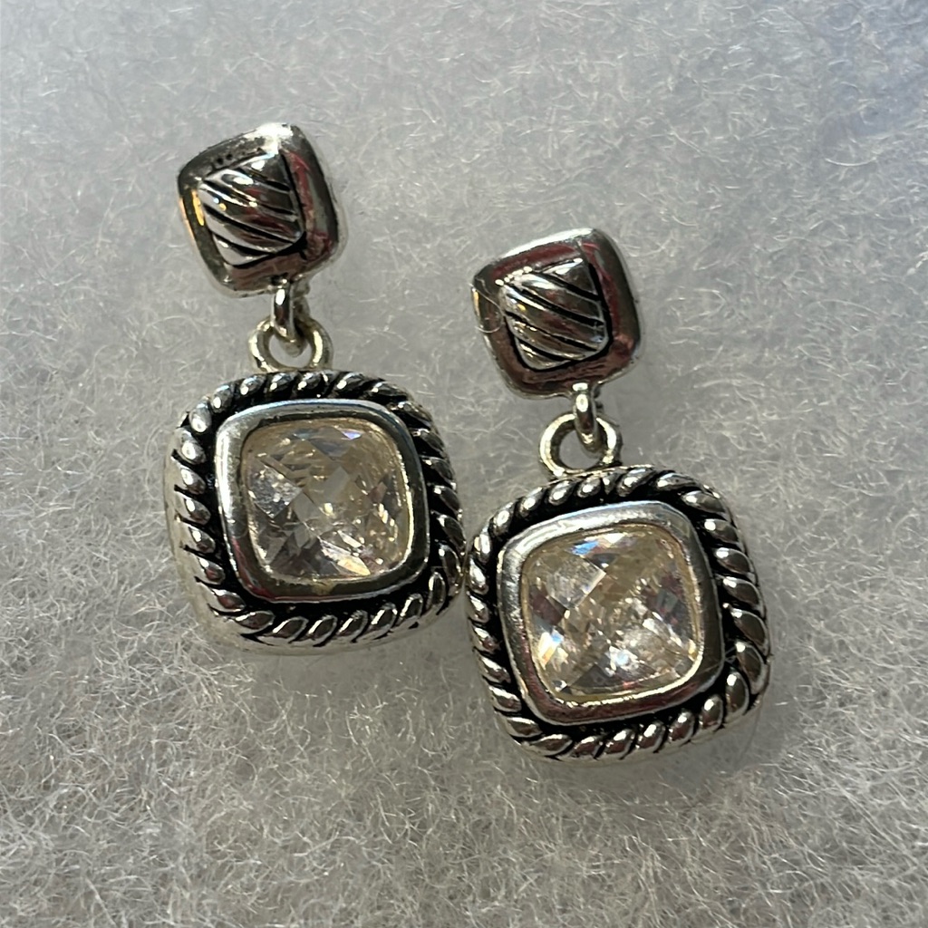 Davinci Post Earrings 28$